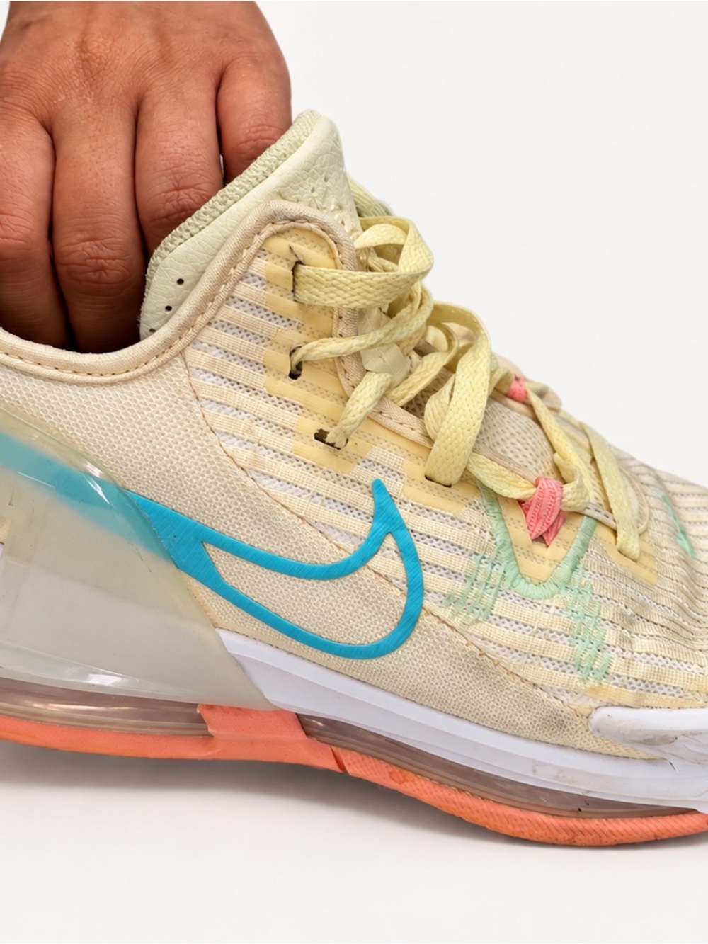 Nike LeBron Witness 6 Easter Basketball Shoes Men’s 7.5 Coconut Milk